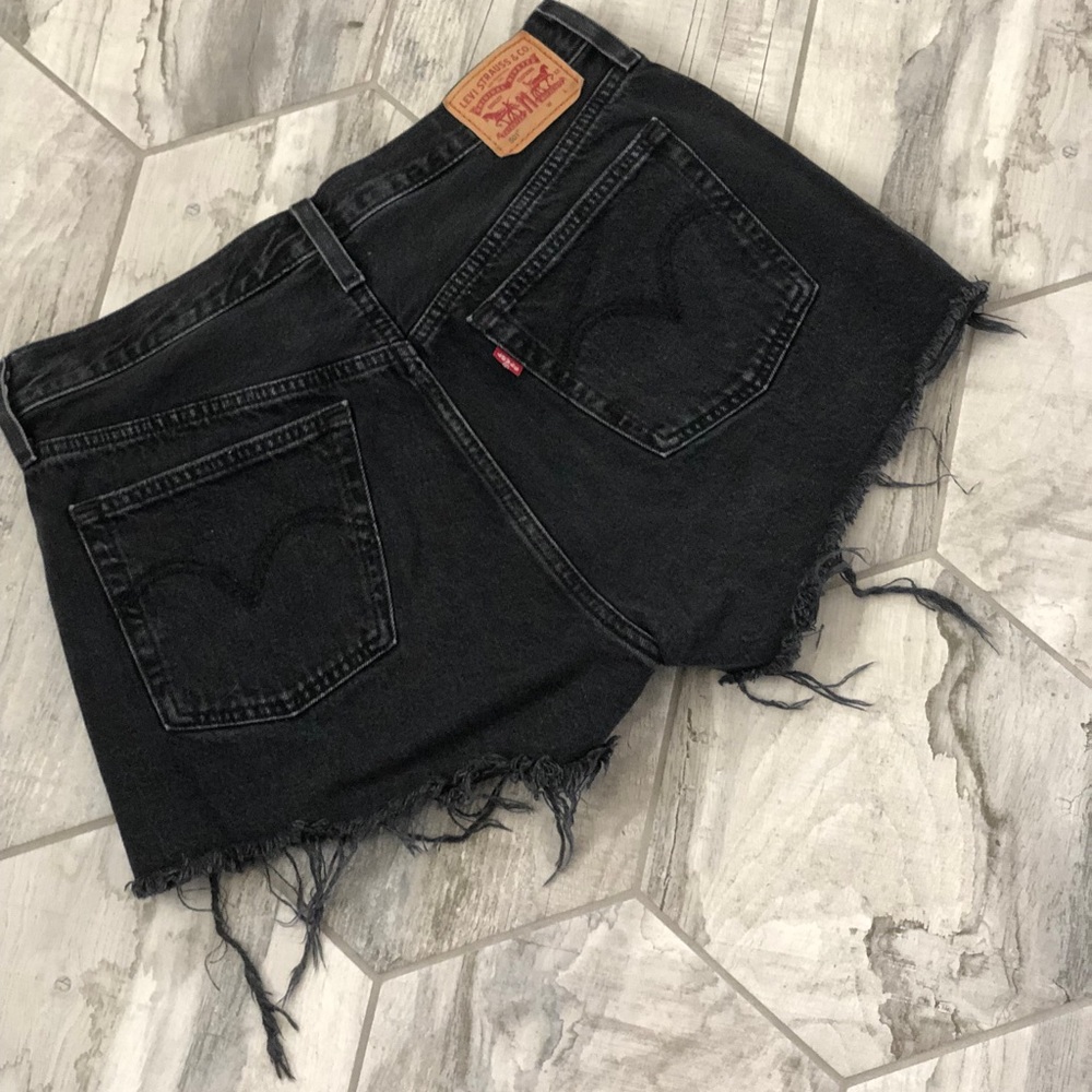 LEVI’S Black 501 Jean Shorts - Picture 4 of 7